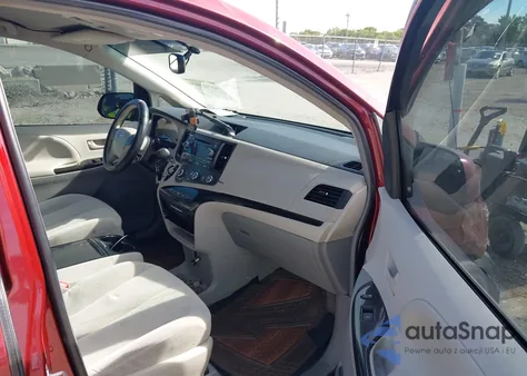 2012 Toyota Sienna Le z USA, uszkodzony, nr VIN 5TDKK3DC7CS253374